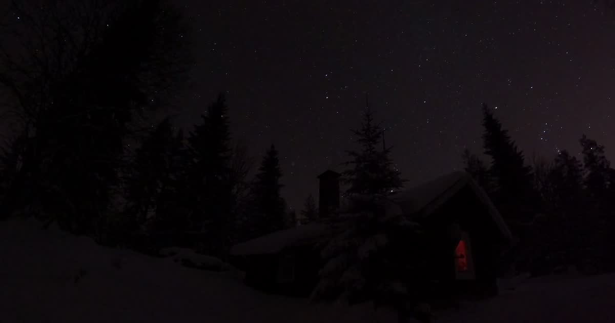 雪夜灯窗 Snowy Window
